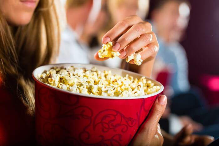 regal cinema popcorn calories